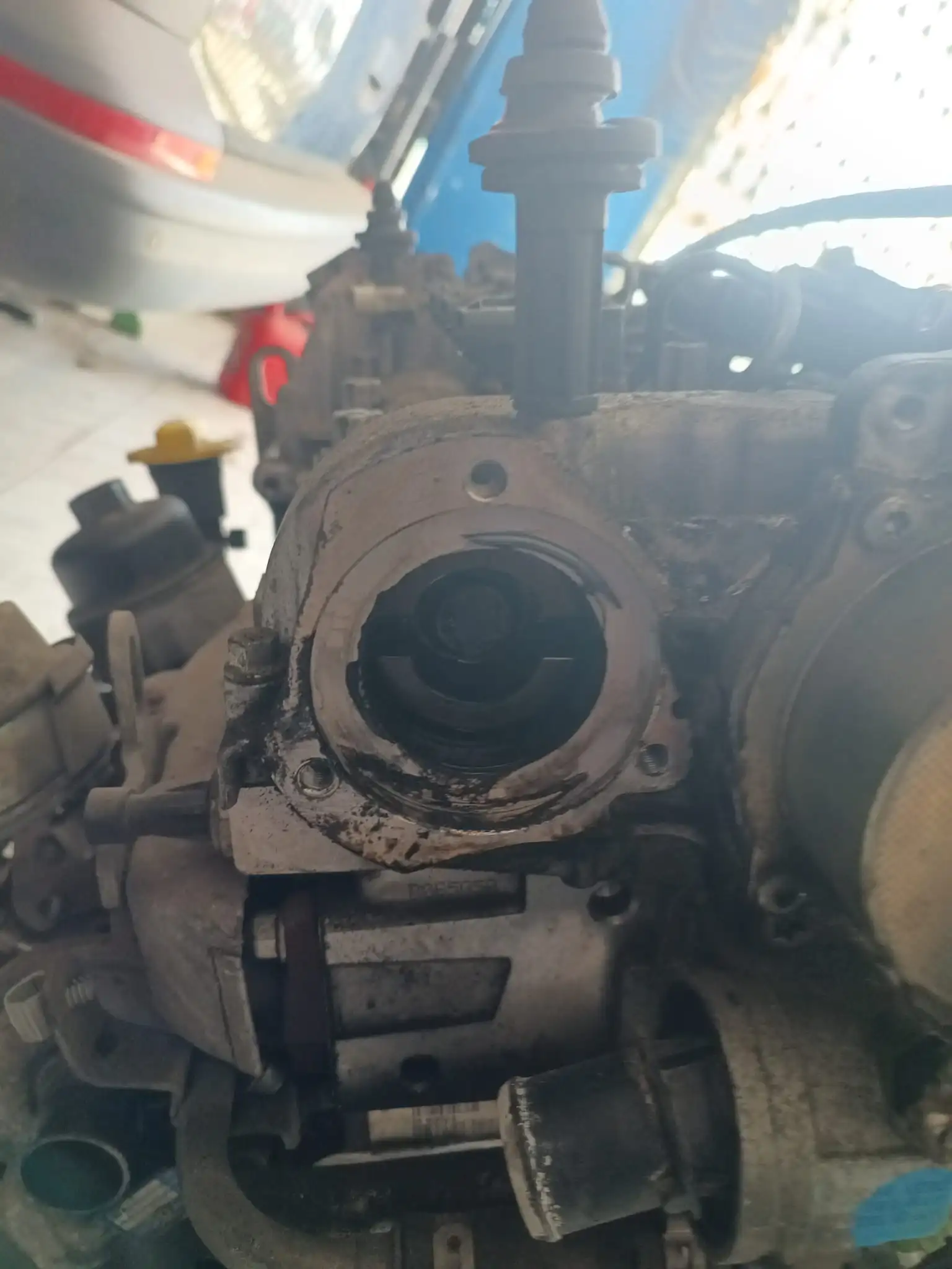 Detalle motor reparación Charlyes Mecánica Alcudia